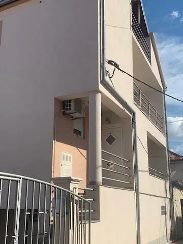 Deluxe Apartment Valentina ザダル